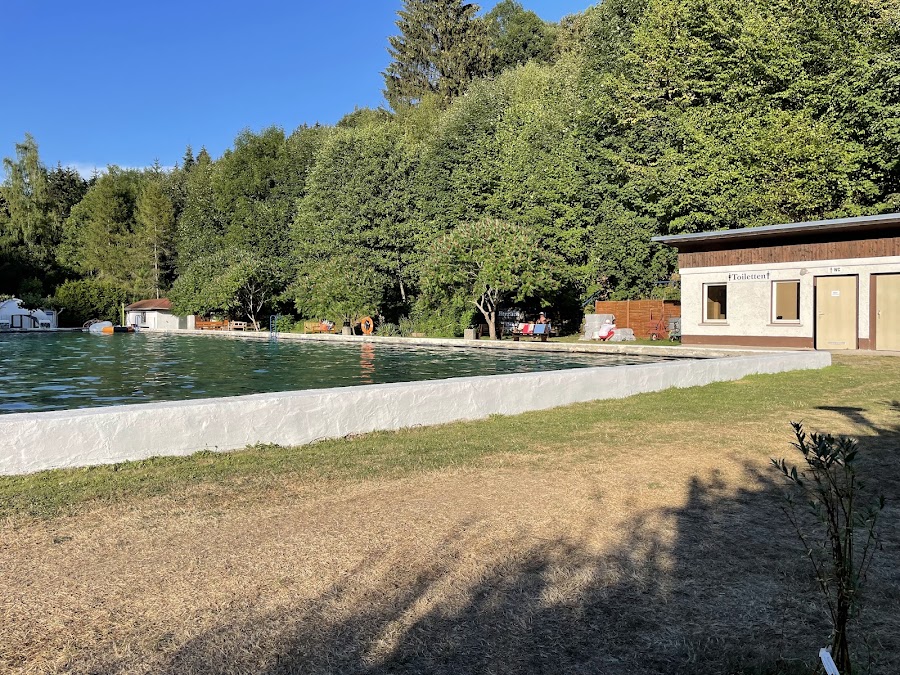 Natursteinbad Mellenbach