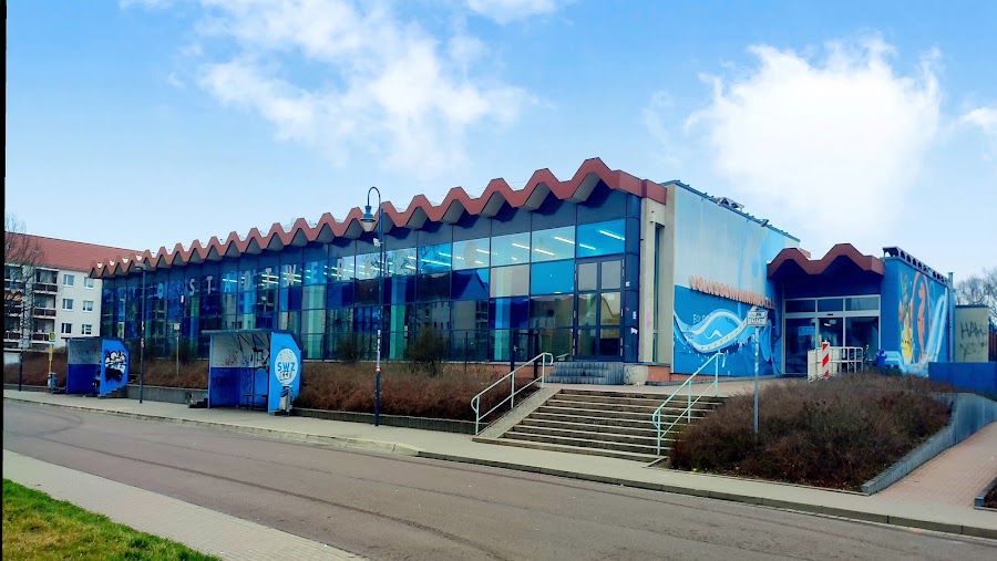 Schwimmhalle