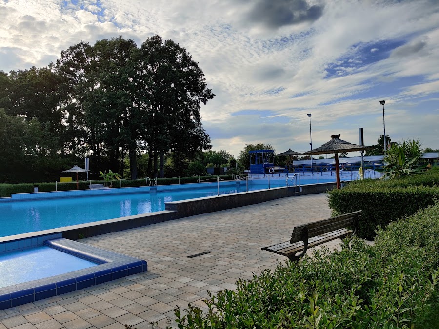 Frei- und Wellenbad