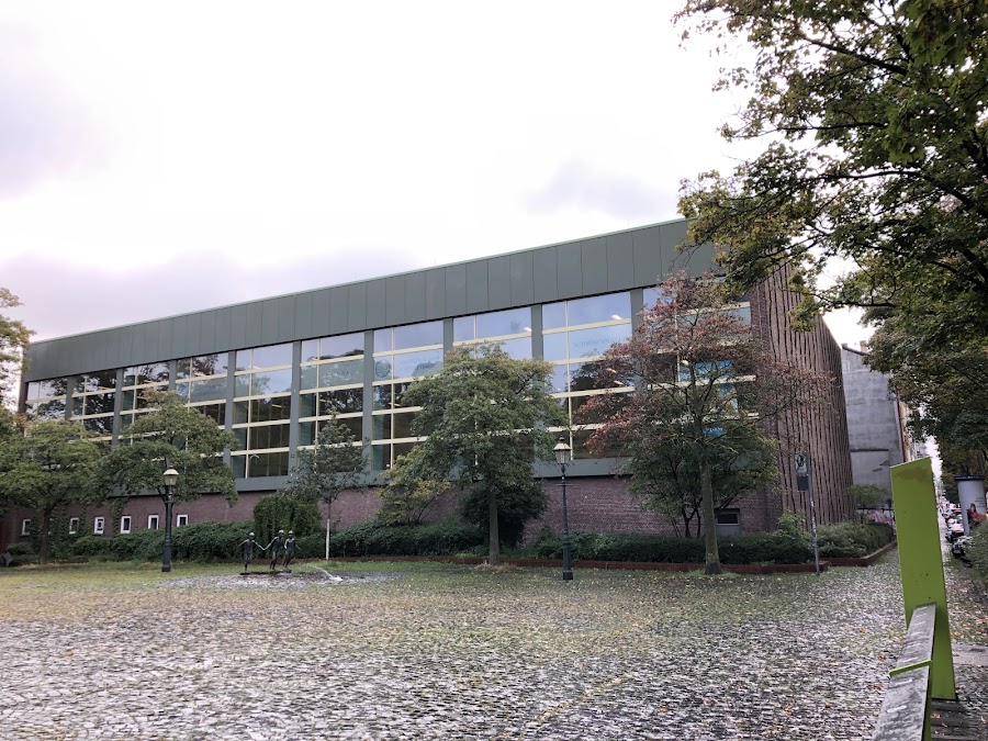 Schwimmhalle Ost