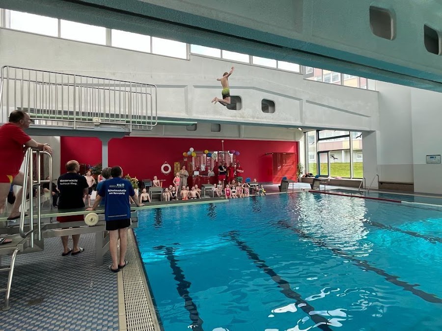 Schwimmhalle
