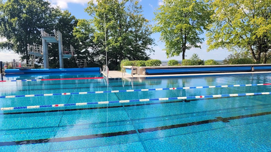 Schwimmbecken 28°C