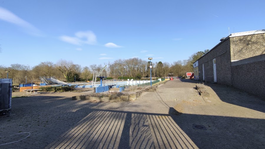 Schwimmhalle DSSC