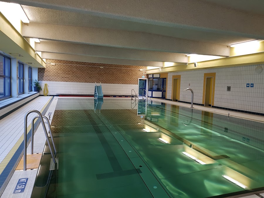 Turnhalle und Schwimmbad Velmede