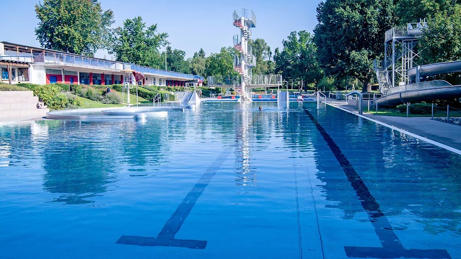 Kleinfeldchen Hallenbad