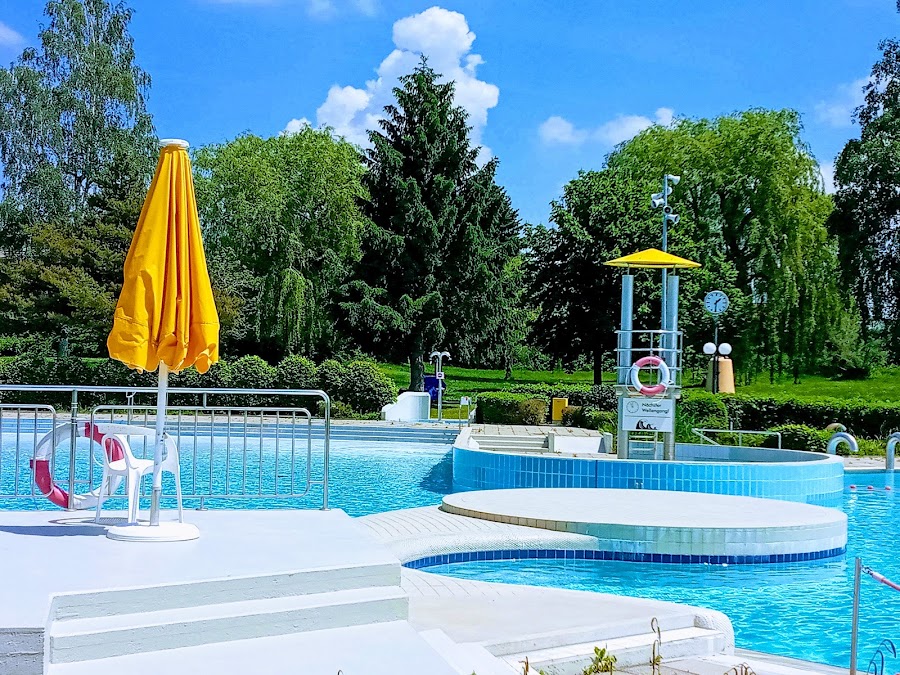 Freizeitwellenbad Schellbronn