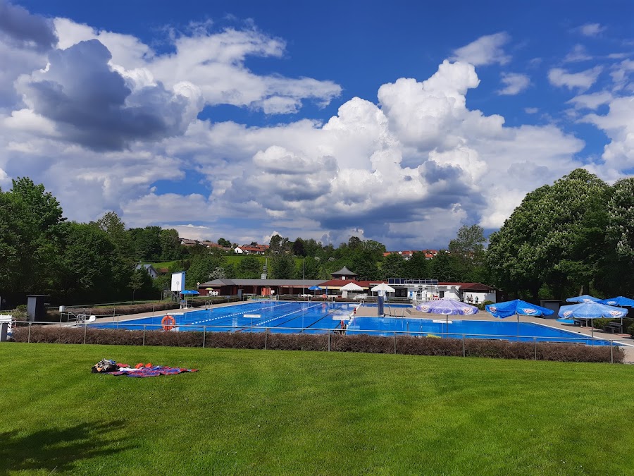 Warmwasserfreibad "Im Tal"