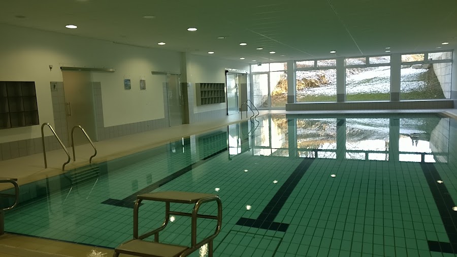 Schwimmhalle