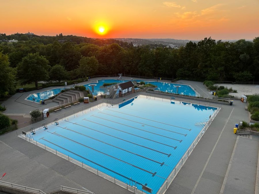 Schwimmhalle Hardtbergbad