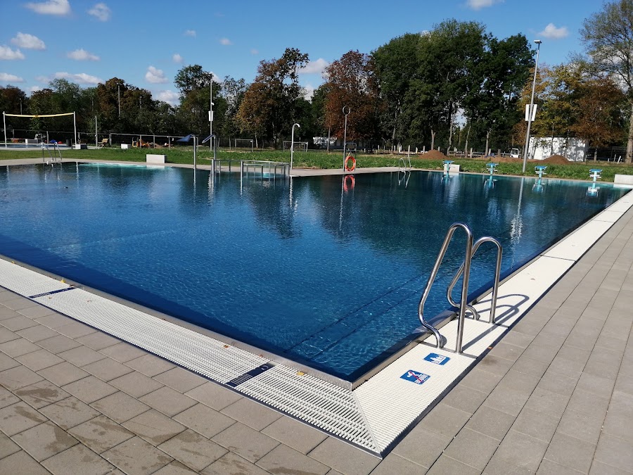 Schwimmbad Heger