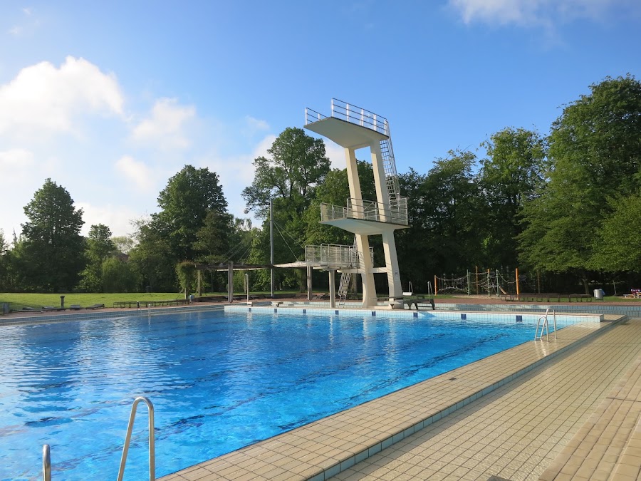 Hallenbad/Freibad Bürgerbadepark