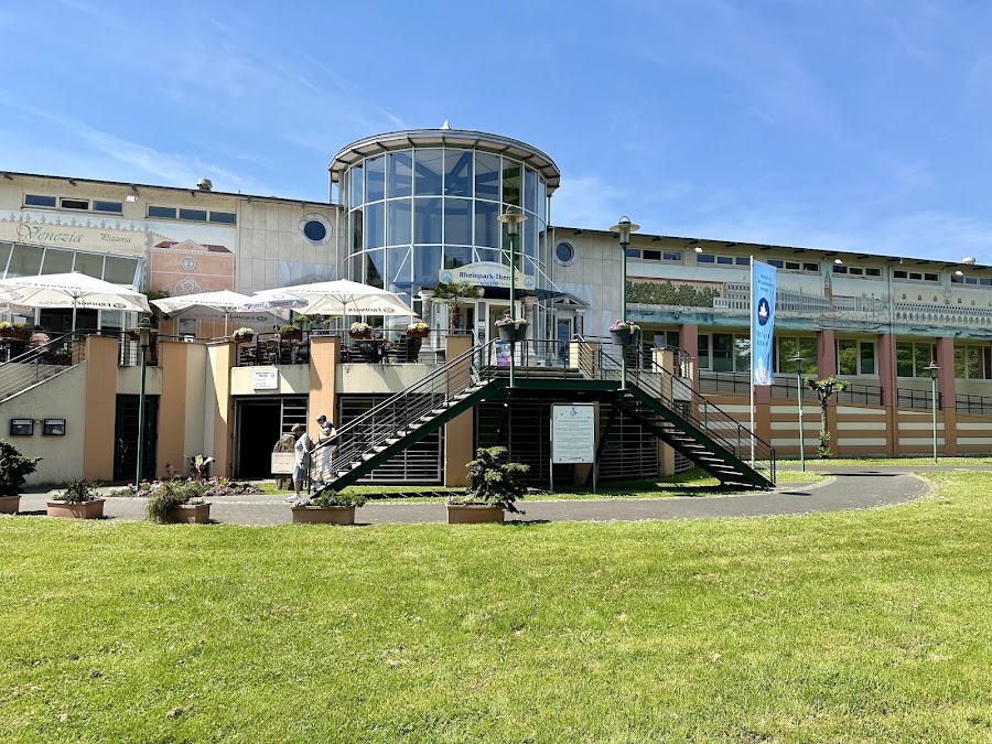 Kristallwasserbecken