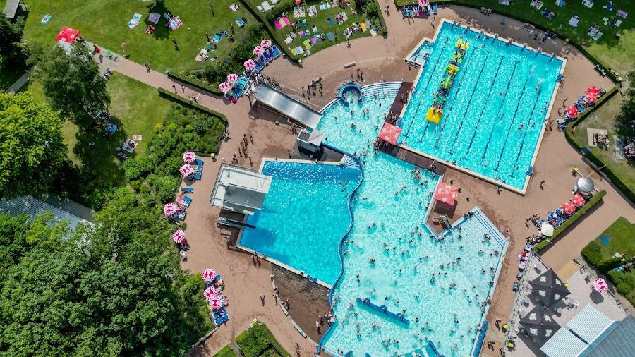 Hallenbad Freibad